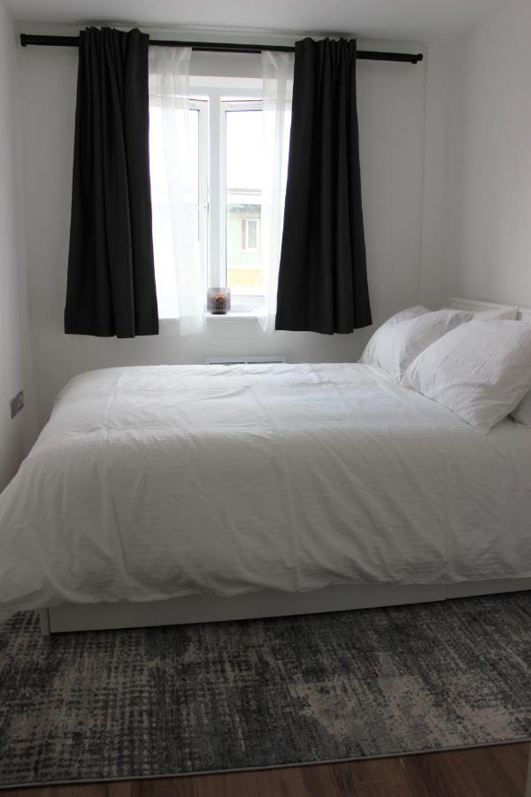Lovely 2-Bedroom, 1 Bathroom Home, Sleeps 4 Londres Extérieur photo